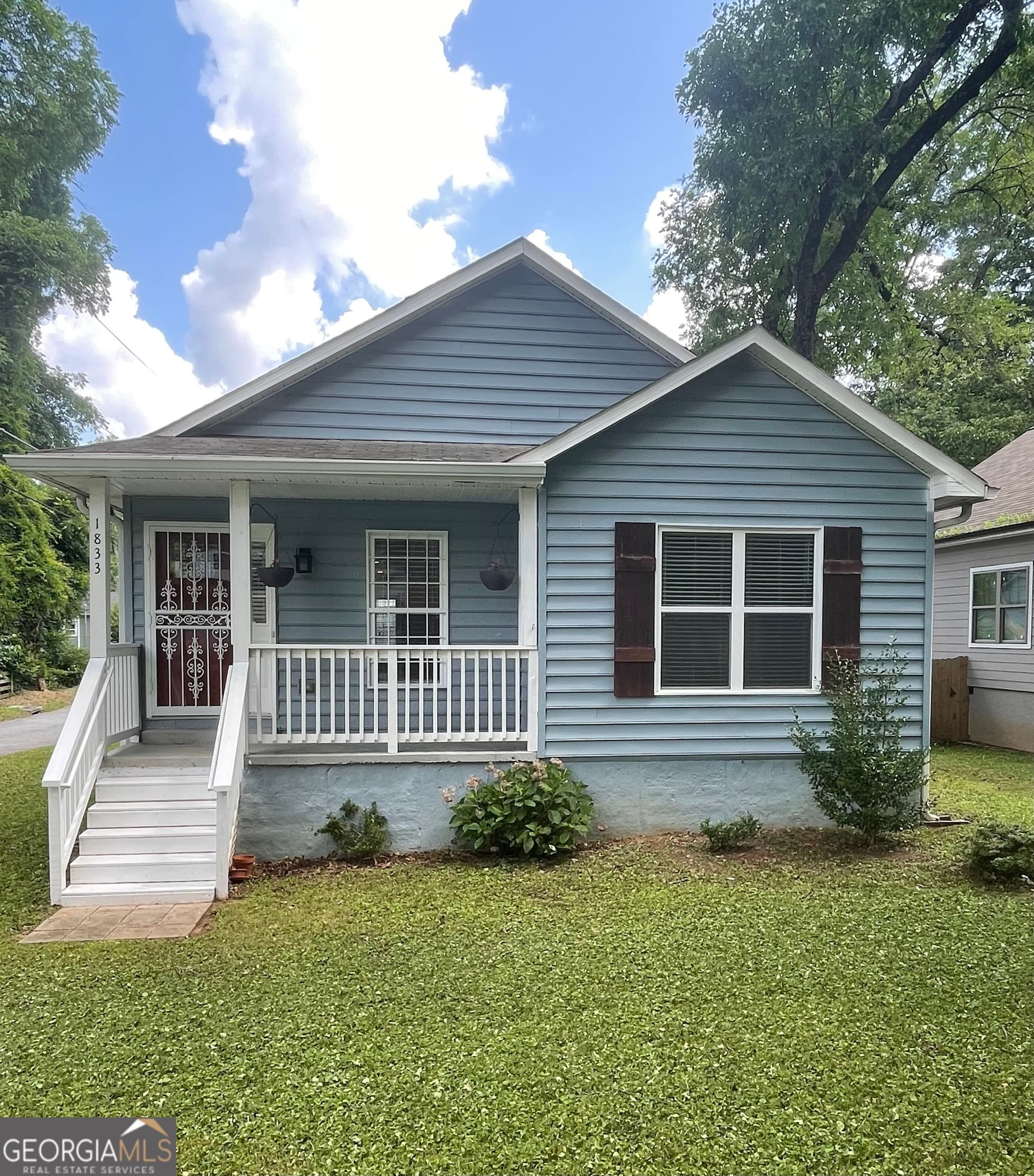 3 bedroom, 2 bathroom, 1,344 sq ft single family residence for sale at 1833 Phillips Avenue, East Point, GA 30344 — photo 1 of 32