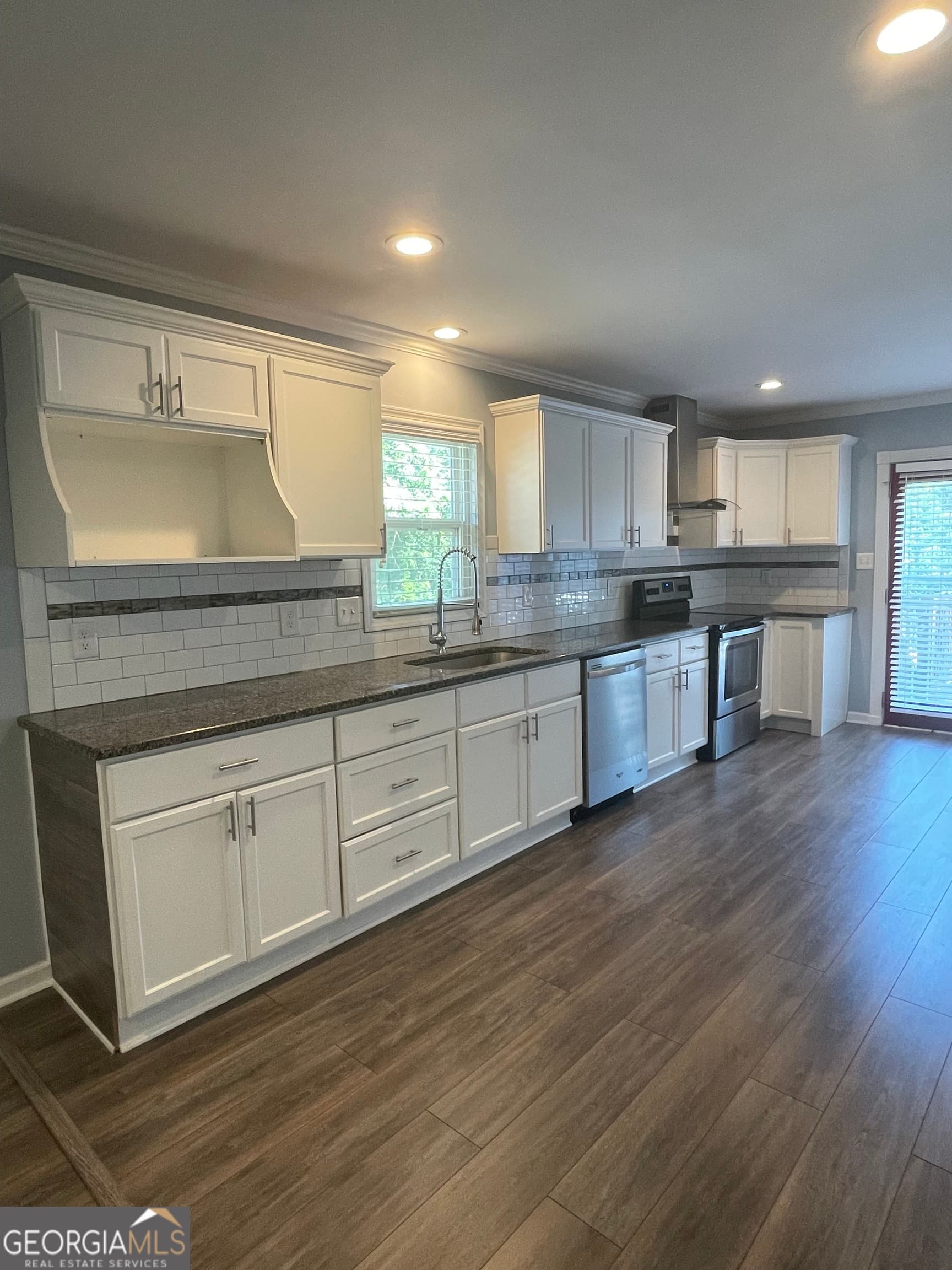 3 bedroom, 2 bathroom, 1,344 sq ft single family residence for sale at 1833 Phillips Avenue, East Point, GA 30344 — photo 5