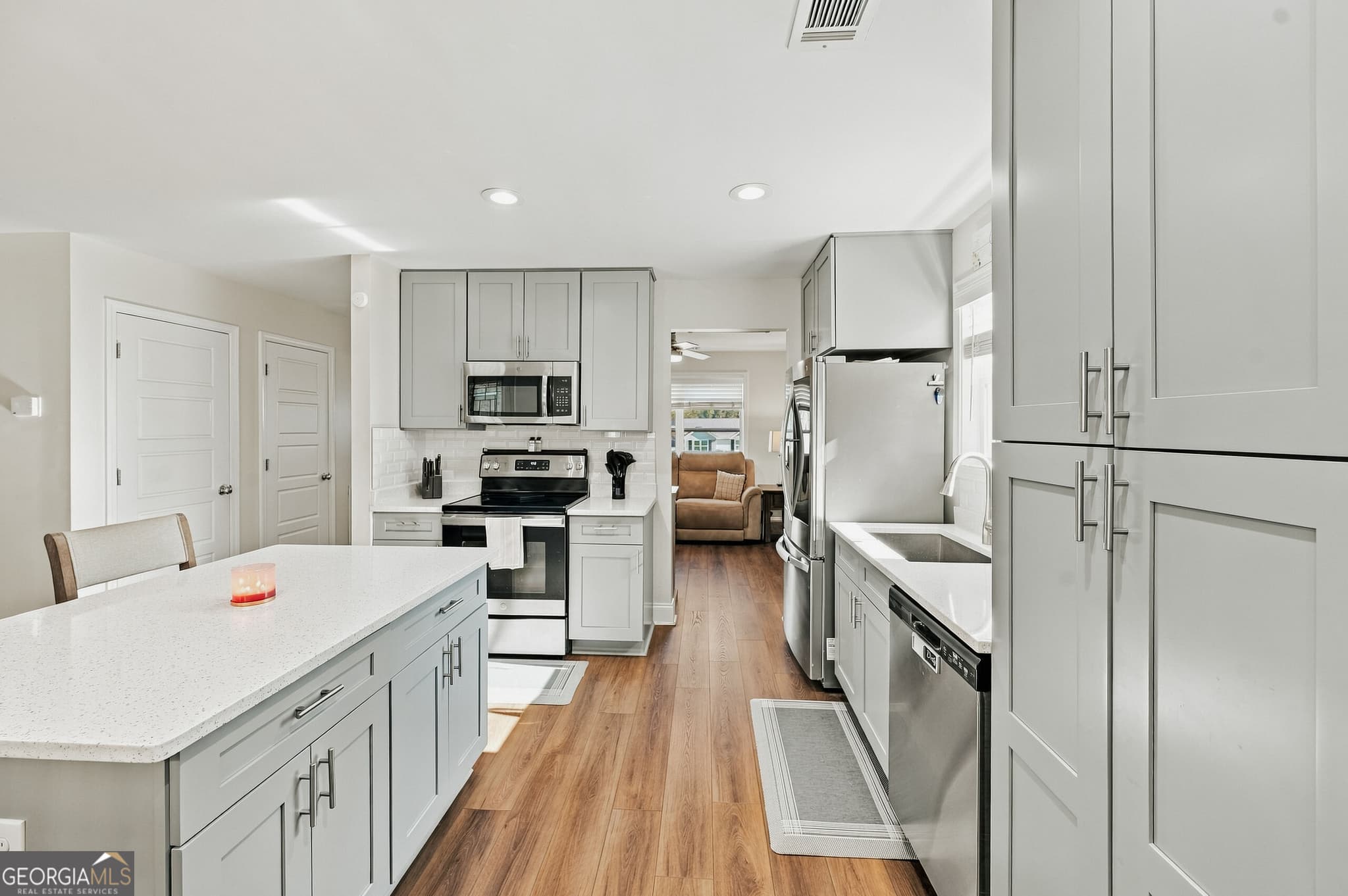 3 bedroom, 2.5 bathroom, 1,991 sq ft single family residence for sale at 709 Springhill Drive, Gray, GA 31032 — photo 6