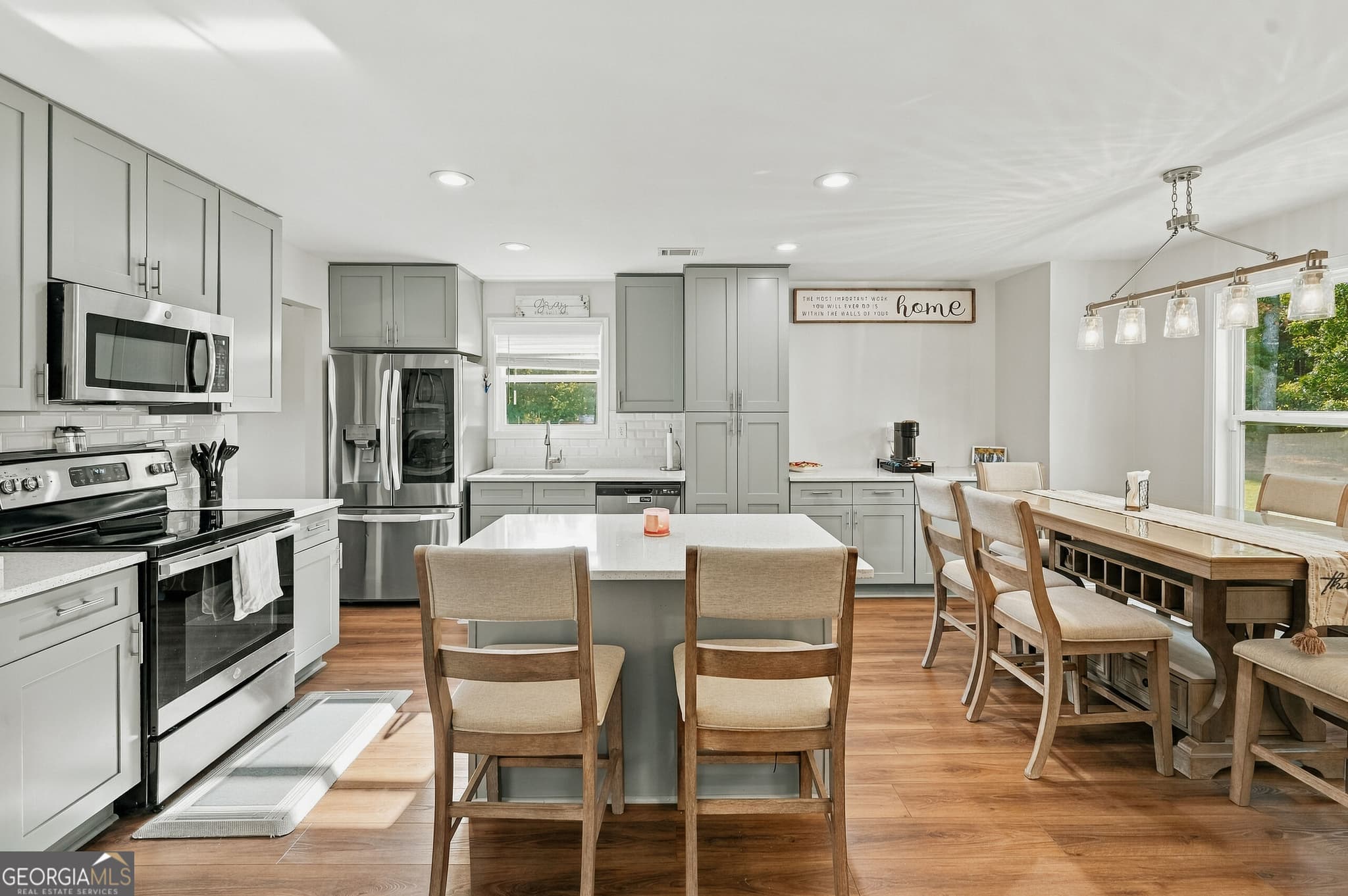 3 bedroom, 2.5 bathroom, 1,991 sq ft single family residence for sale at 709 Springhill Drive, Gray, GA 31032 — photo 3