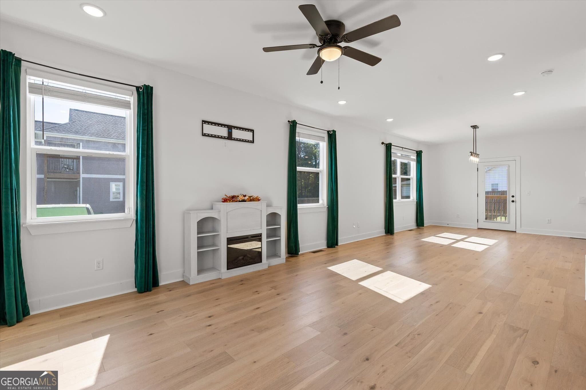 3 bedroom, 2.5 bathroom, 1,616 sq ft single family residence for sale at 1603 Barry Road, Chattanooga, TN 37412 — photo 8