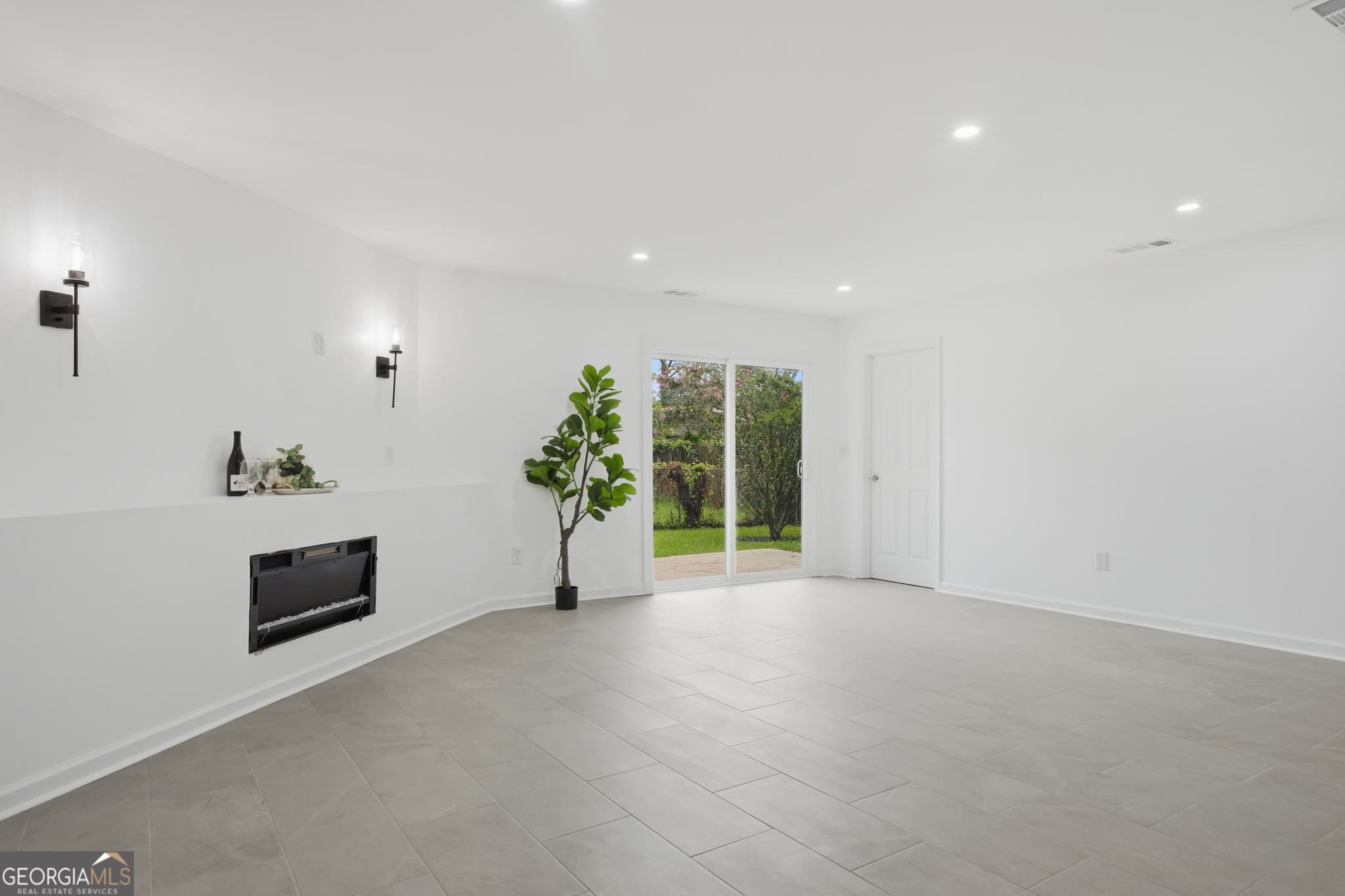 4 bedroom, 2.5 bathroom, 1,724 sq ft single family residence for sale at 1504 Cathy Street, Savannah, GA 31415 — photo 3