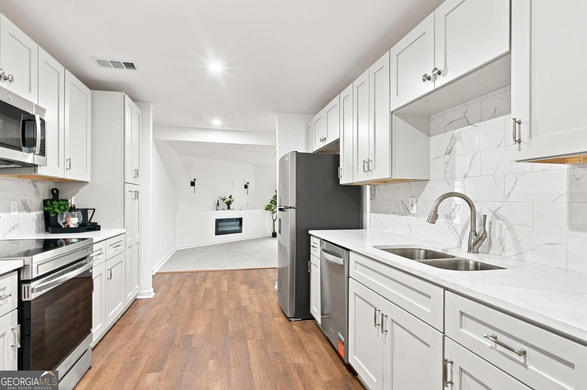 4 bedroom, 2.5 bathroom, 1,724 sq ft single family residence for sale at 1504 Cathy Street, Savannah, GA 31415 — photo 8