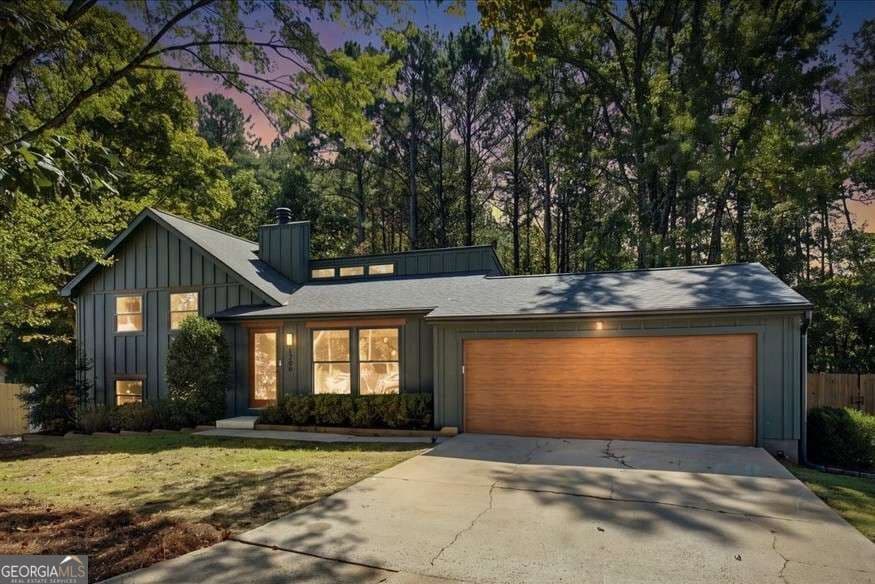 3 bedroom, 2.5 bathroom, 1,900 sq ft single family residence for sale at 1285 Mission Hills Court, Roswell, GA 30076 — photo 1 of 52