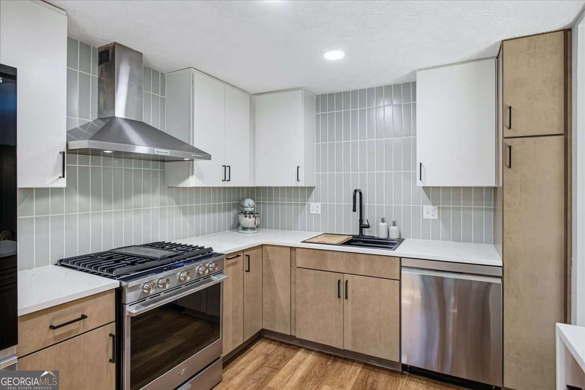 3 bedroom, 2.5 bathroom, 1,900 sq ft single family residence for sale at 1285 Mission Hills Court, Roswell, GA 30076 — photo 4