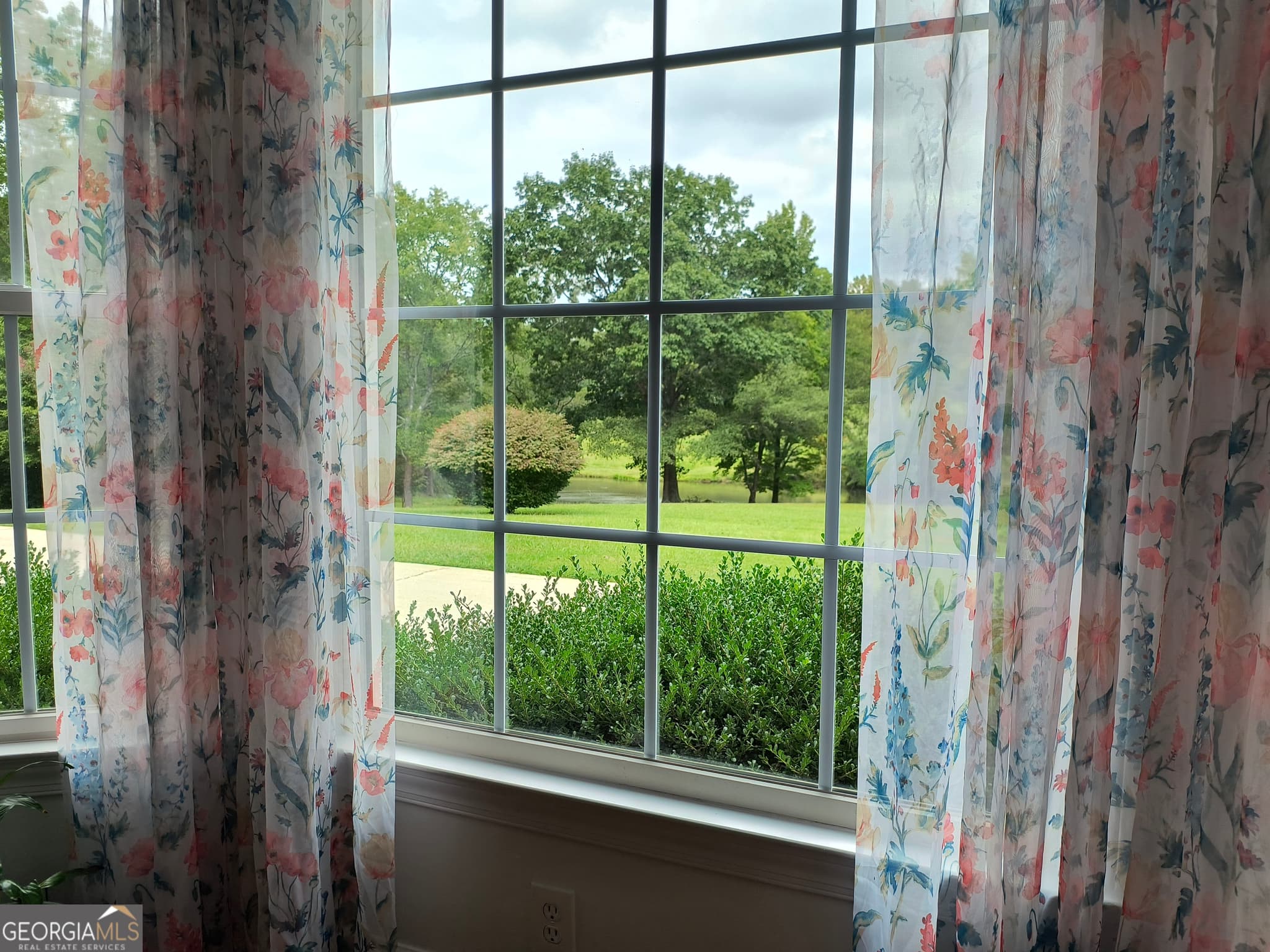 4 bedroom, 2.5 bathroom, 3,200 sq ft single family residence for sale at 252 Moore Street, Whitesburg, GA 30185 — photo 5