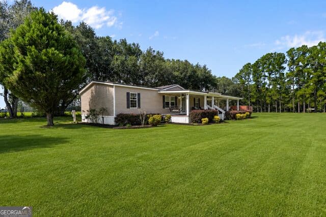3 bedroom, 2 bathroom, 1,344 sq ft manufactured home,single family residence for sale at 2727 Stanfield Road, Screven, GA 31560 — photo 3