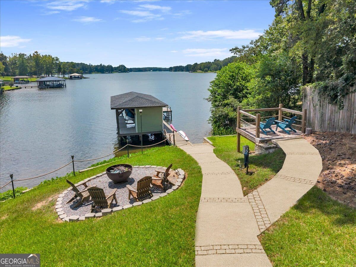 5 bedroom, 3.5 bathroom, 4,189 sq ft single family residence for sale at 116 Island Drive, Milledgeville, GA 31061 — photo 3