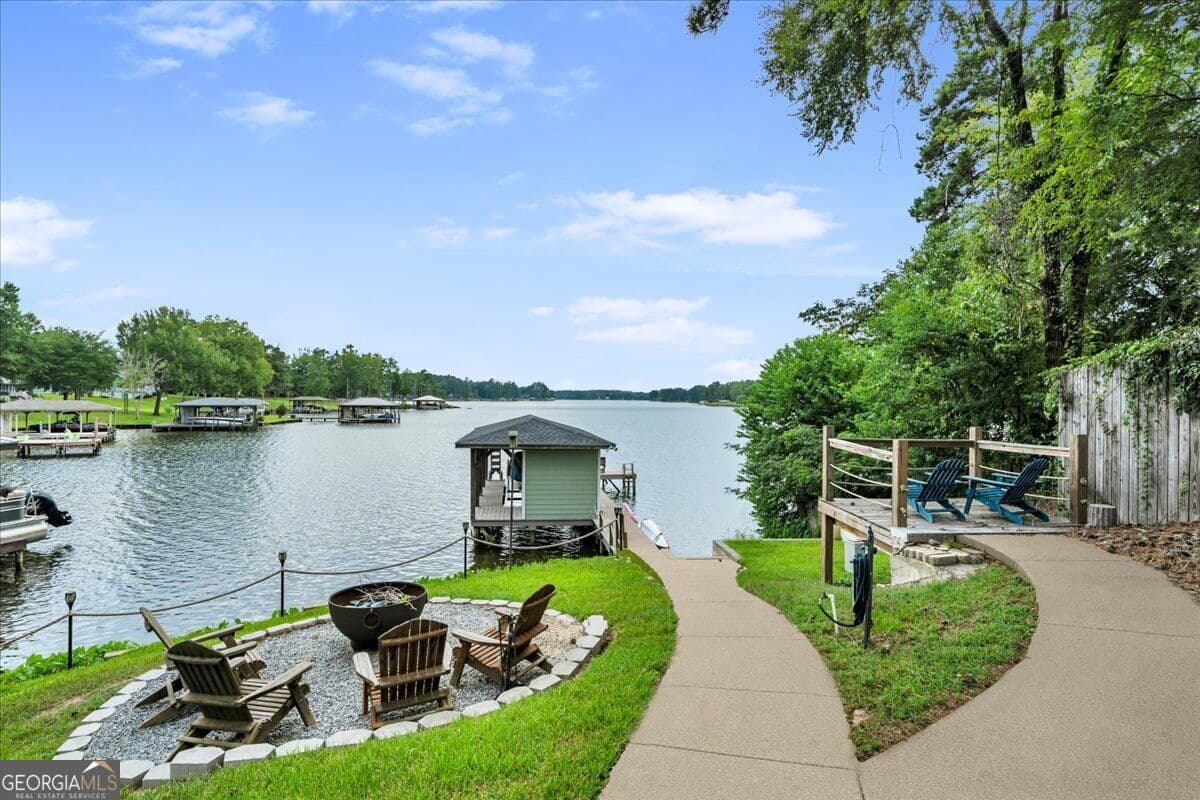 5 bedroom, 3.5 bathroom, 4,189 sq ft single family residence for sale at 116 Island Drive, Milledgeville, GA 31061 — photo 5