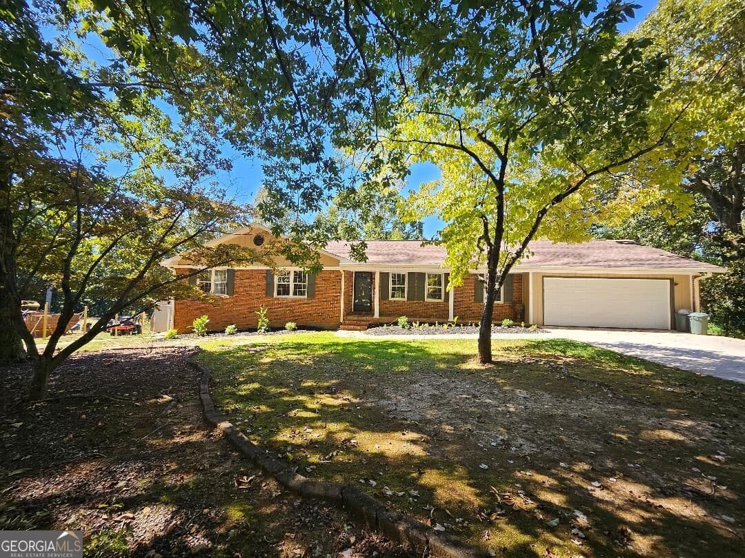4 bedroom, 3 bathroom, 2,035 sq ft single family residence for sale at 38 Ridgeview Drive, Silver Creek, GA 30173 — photo 2