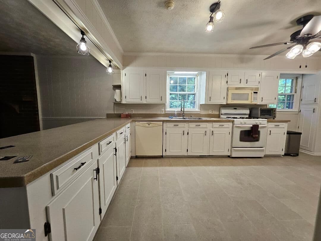 4 bedroom, 3 bathroom, 2,035 sq ft single family residence for sale at 38 Ridgeview Drive, Silver Creek, GA 30173 — photo 9