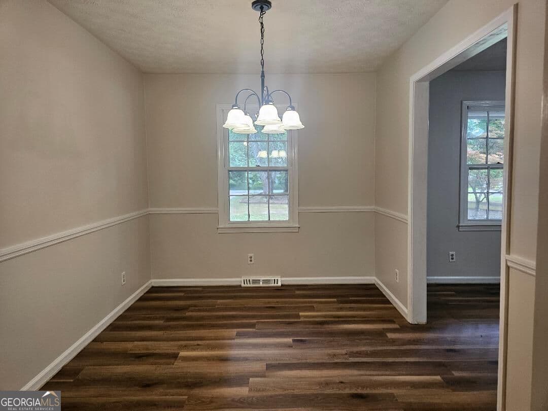 4 bedroom, 3 bathroom, 2,035 sq ft single family residence for sale at 38 Ridgeview Drive, Silver Creek, GA 30173 — photo 4