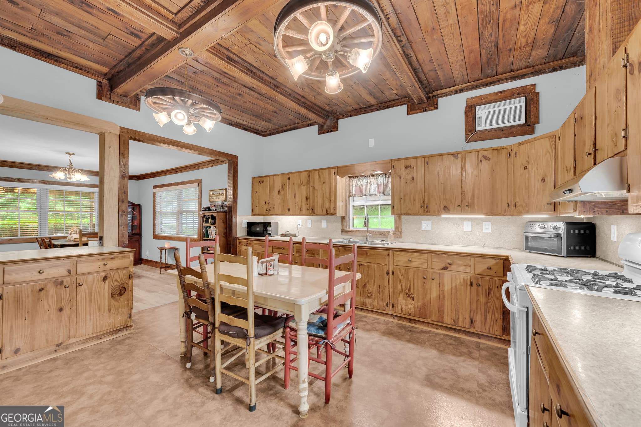 3 bedroom, 2 bathroom, 2,176 sq ft single family residence for sale at 2657 Wolf Pit, Eastanollee, GA 30538 — photo 3