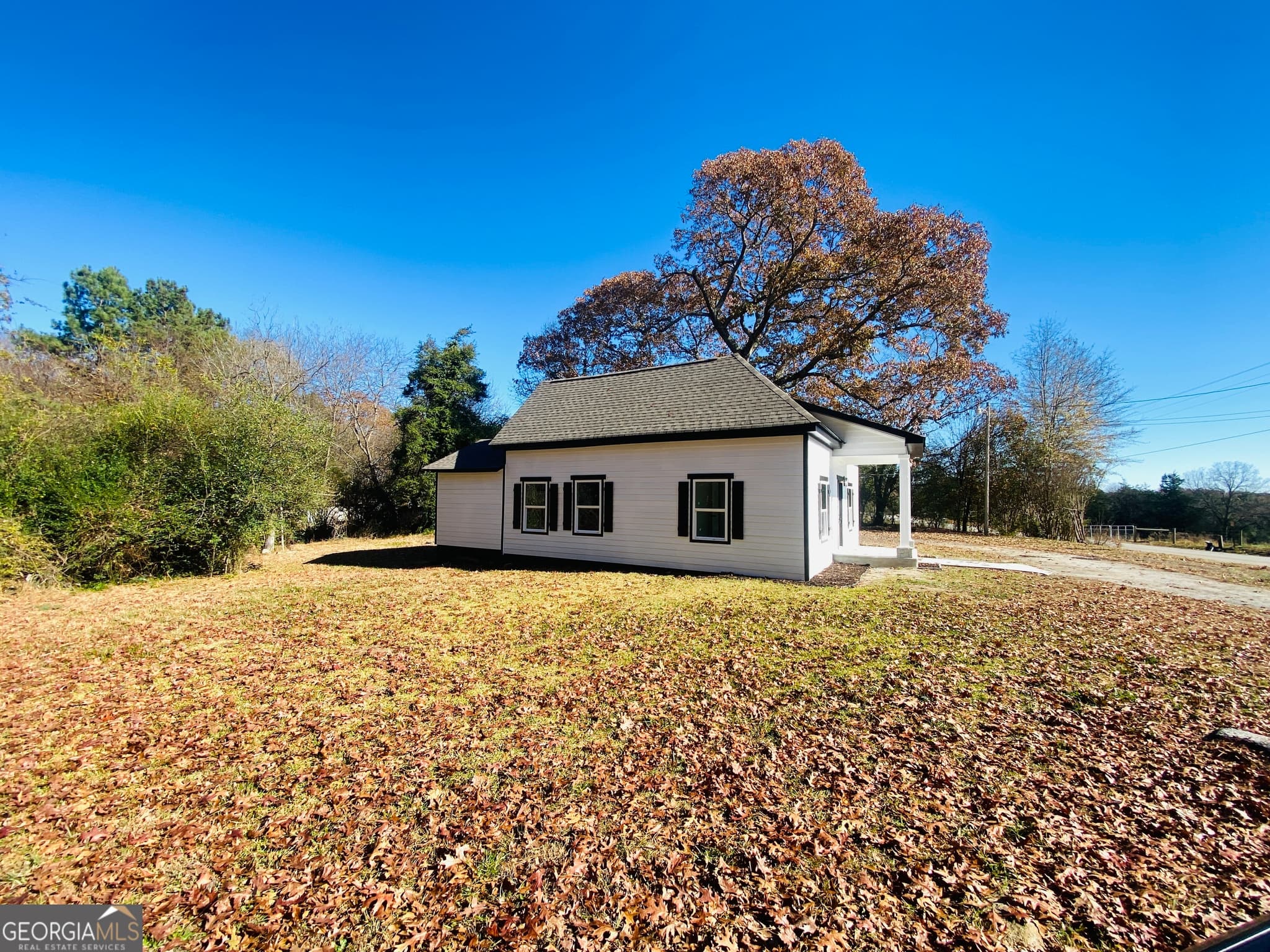 3 bedroom, 2.5 bathroom, 1,335 sq ft single family residence for sale at 545 Shady Lane, Toccoa, GA 30577 — photo 2