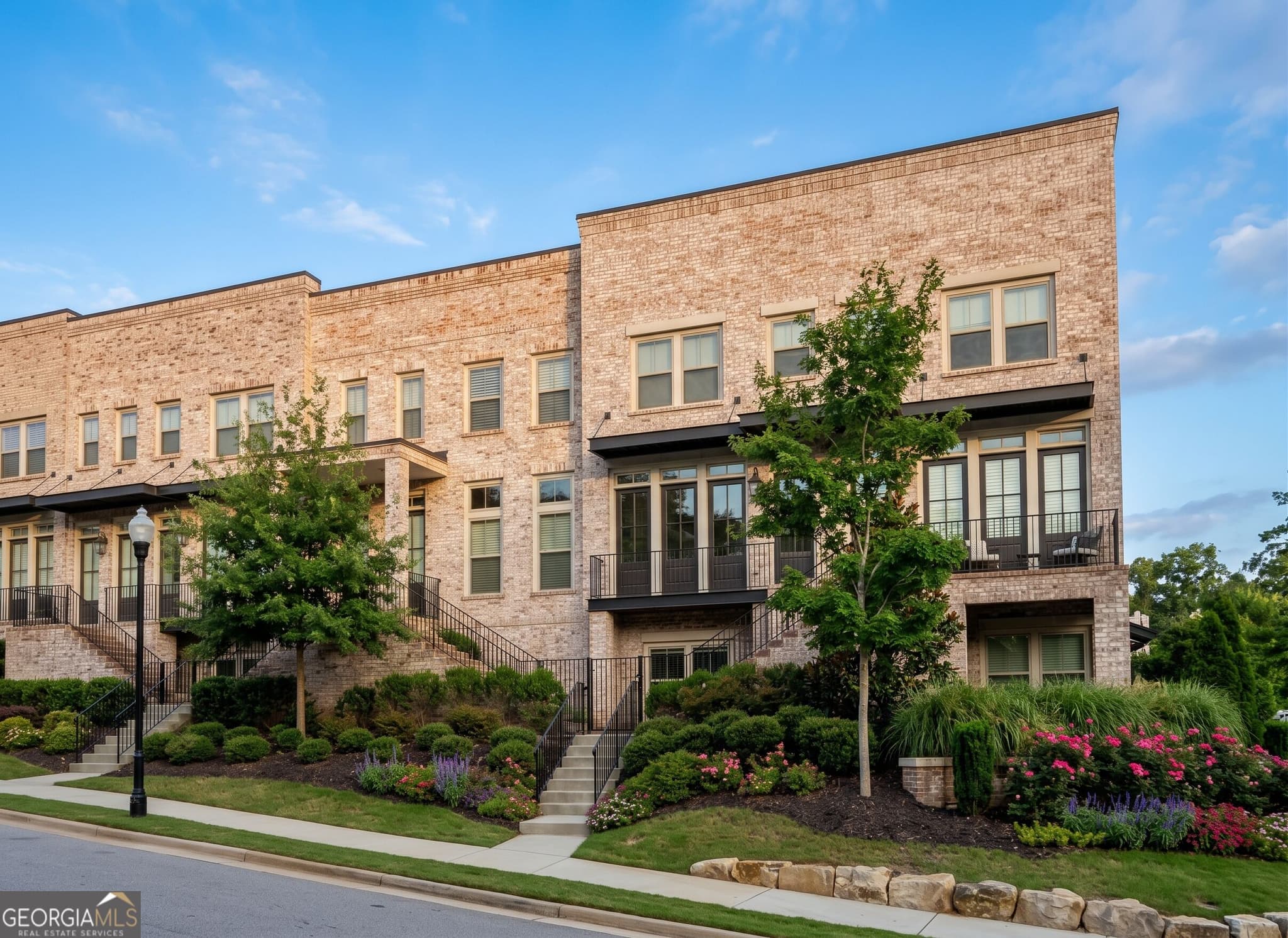 3 bedroom, 3.5 bathroom, 2,120 sq ft townhouse for rent at 67 Weston Drive, Sandy Springs, GA 30328 for $3,995 a month — photo 1 of 28