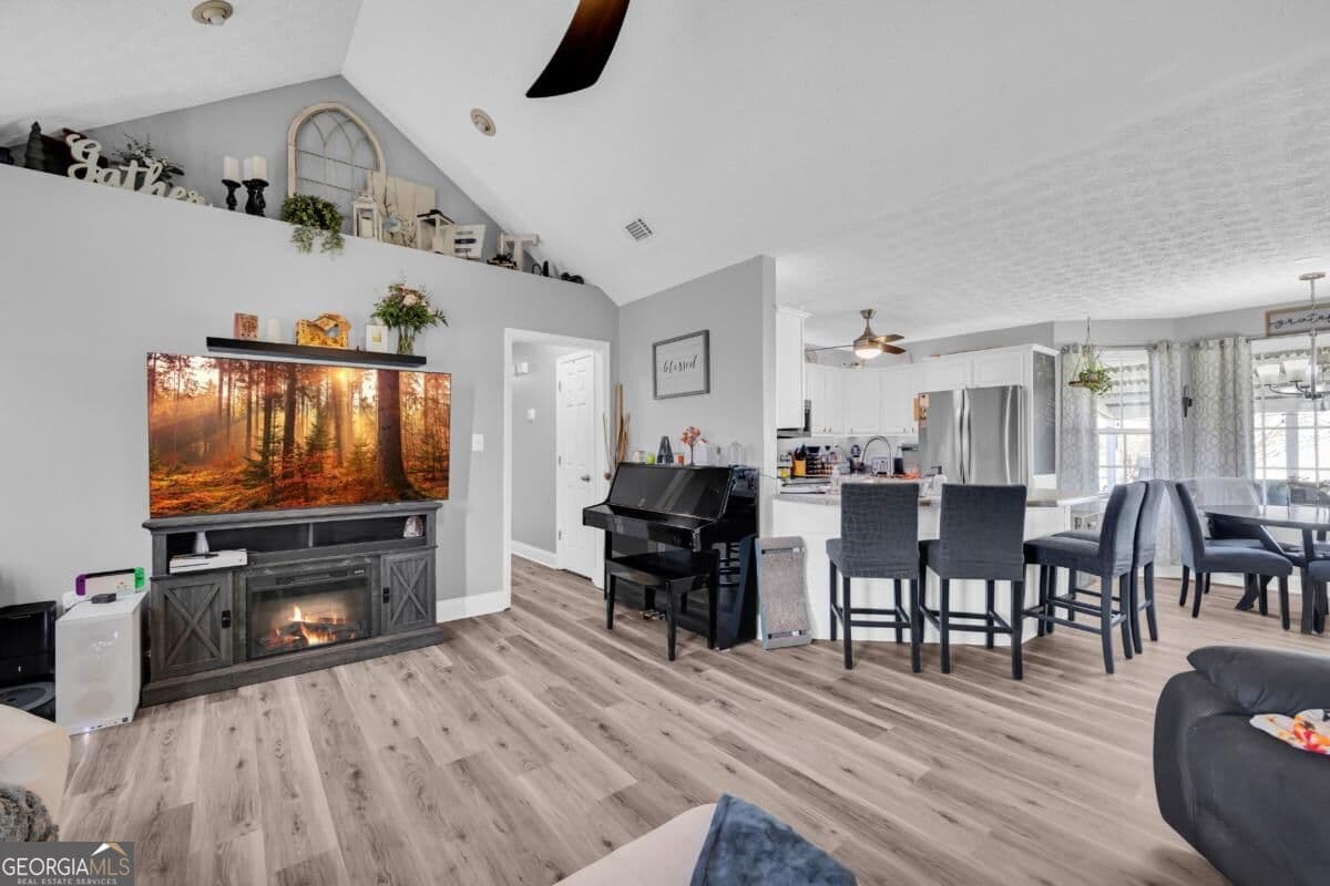 4 bedroom, 2 bathroom, 1,712 sq ft single family residence for sale at 369 Kay Drive, Winder, GA 30680 — photo 9