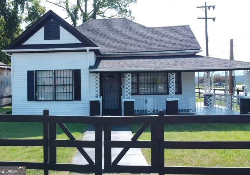 2 bedroom, 2 bathroom, 1,015 sq ft single family residence for sale at 501 5th Street, Birmingham, AL 35204