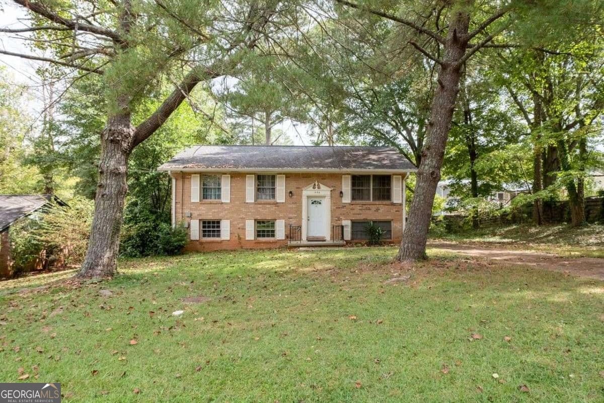 4 bedroom, 2.5 bathroom, 1,567 sq ft single family residence for sale at 1464 Colony East Circle, Stone Mountain, GA 30083 — photo 2