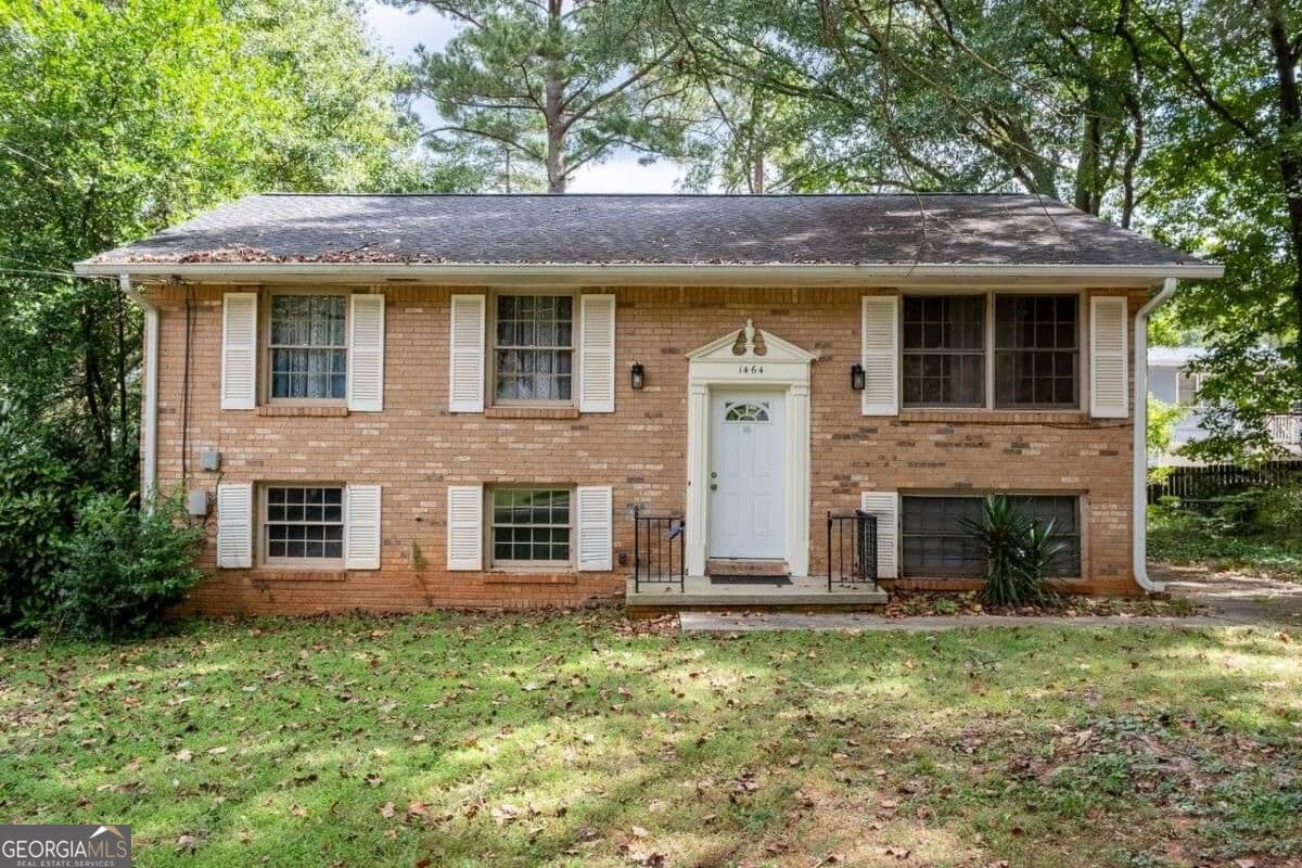 4 bedroom, 2.5 bathroom, 1,567 sq ft single family residence for sale at 1464 Colony East Circle, Stone Mountain, GA 30083 — photo 1 of 31
