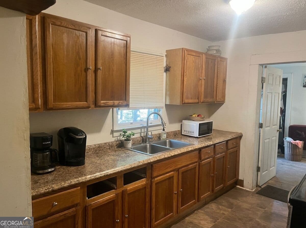 2 bedroom, 1.5 bathroom, 1,145 sq ft single family residence for sale at 166 Sherwood Circle # 1, Danielsville, GA 30633 — photo 4