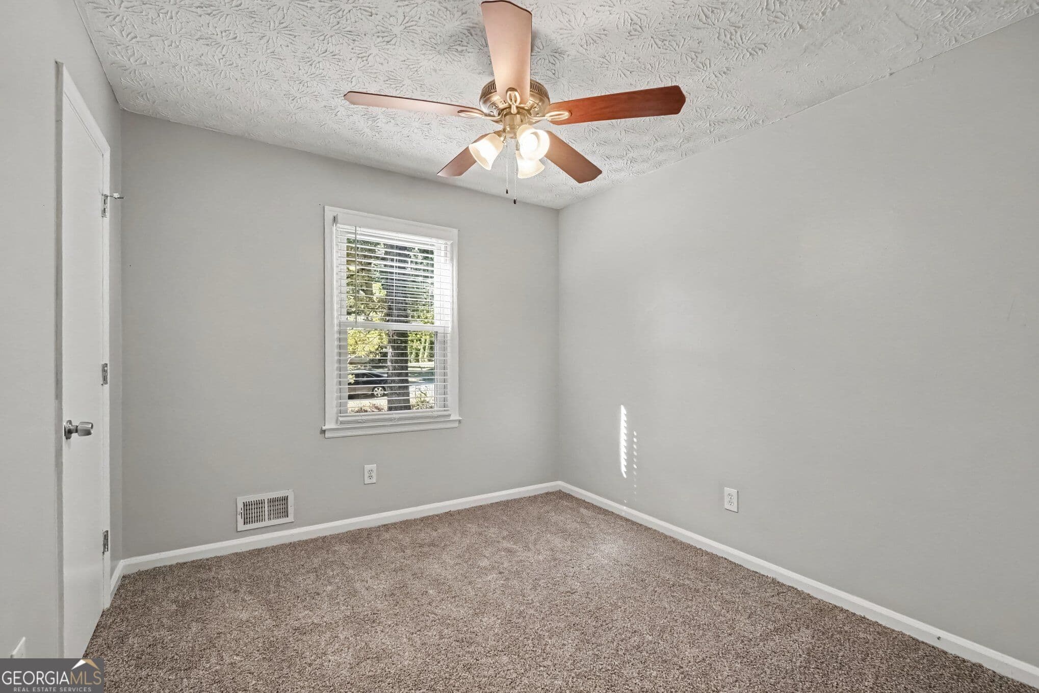 4 bedroom, 2 bathroom, 2,848 sq ft single family residence for sale at 510 Cove Road, Canton, GA 30114 — photo 4