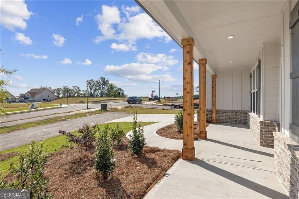 5 bedroom, 4 bathroom, 2,987 sq ft single family residence for sale at 2633 Marshwood Circle 329, Gainesville, GA 30507 — photo 5