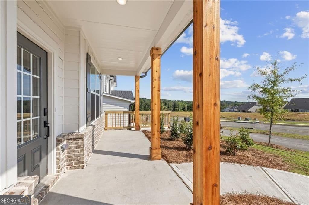 5 bedroom, 4 bathroom, 2,987 sq ft single family residence for sale at 2633 Marshwood Circle 329, Gainesville, GA 30507 — photo 4