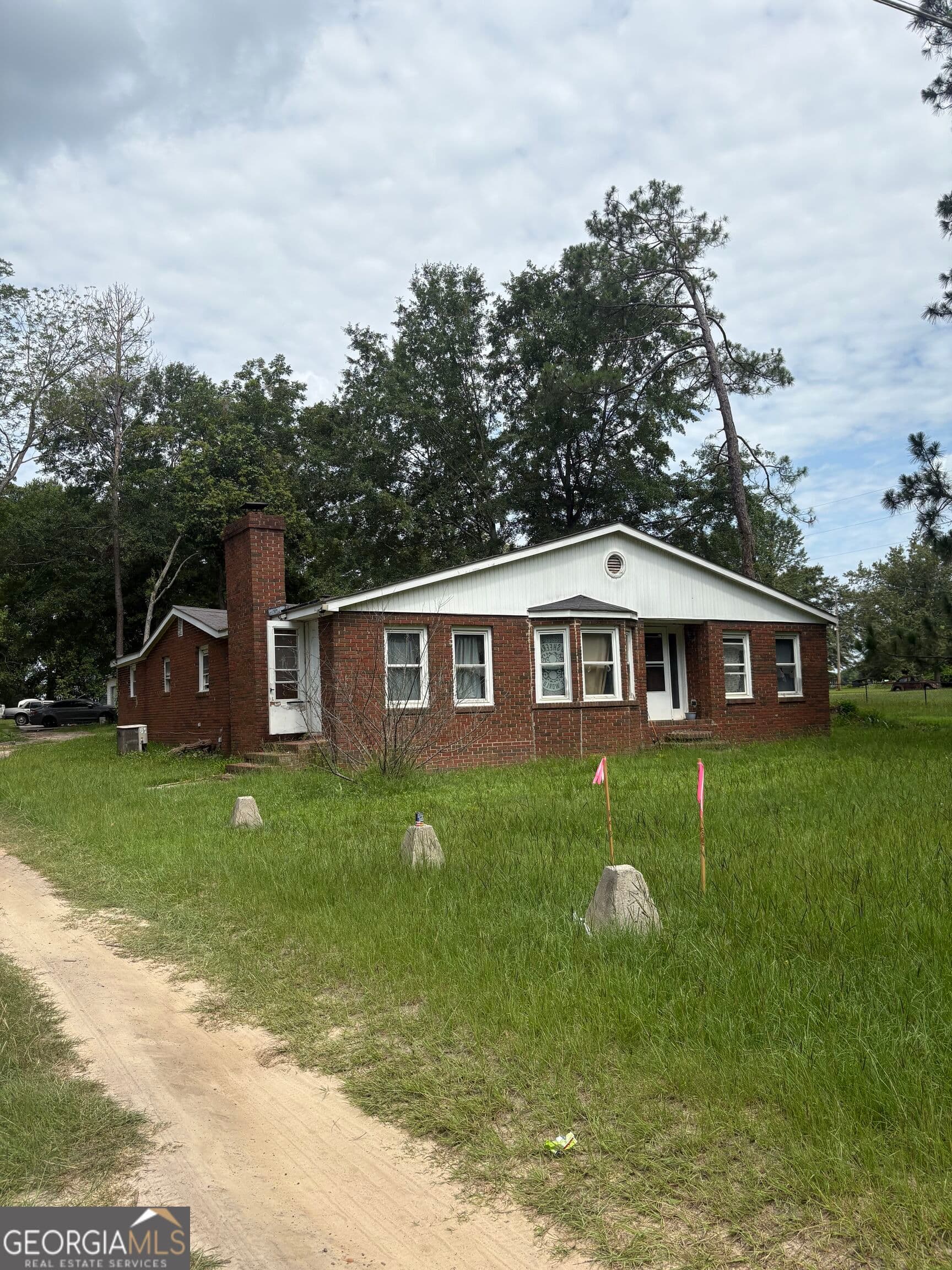 3 bedroom, 2 bathroom, 2,075 sq ft single family residence under contract at 2017 Hightower Road, Statesboro, GA 30458