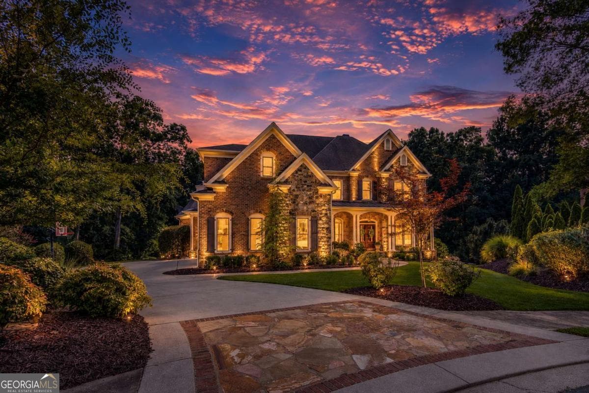6 bedroom, 6.5 bathroom, 7,123 sq ft single family residence for sale at 5318 Binghurst Court, Suwanee, GA 30024 — photo 4