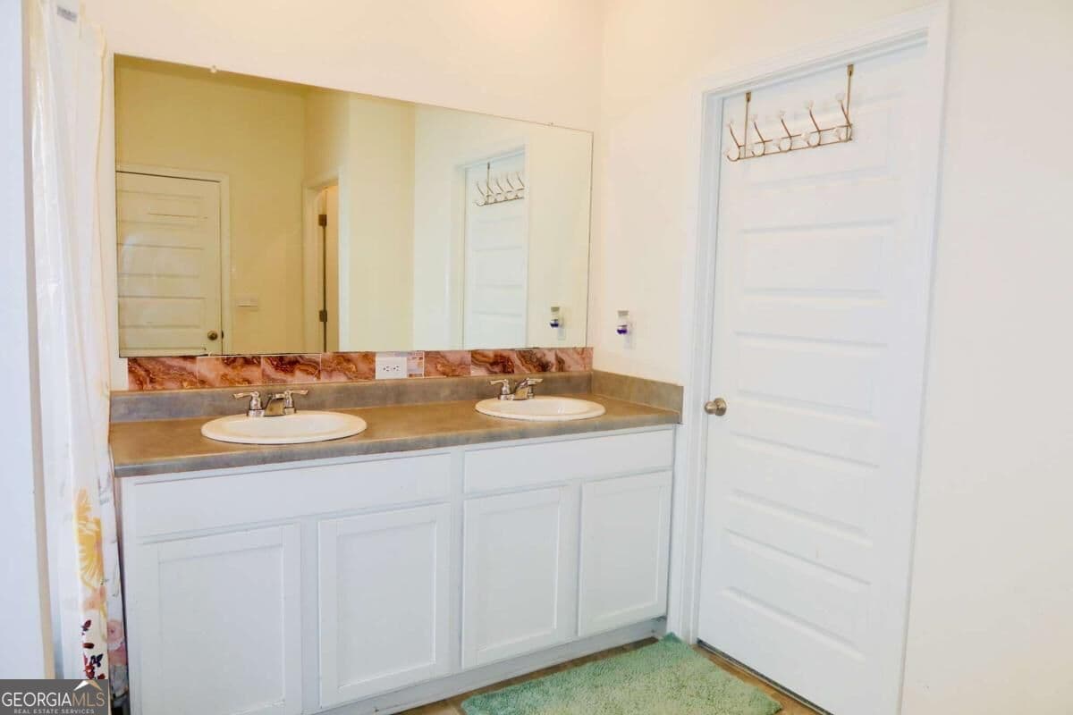 5 bedroom, 3.5 bathroom, 2,812 sq ft single family residence for sale at 1841 Vidalia Court, Dacula, GA 30019 — photo 7