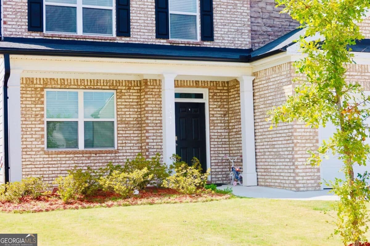 5 bedroom, 3.5 bathroom, 2,812 sq ft single family residence for sale at 1841 Vidalia Court, Dacula, GA 30019 — photo 3