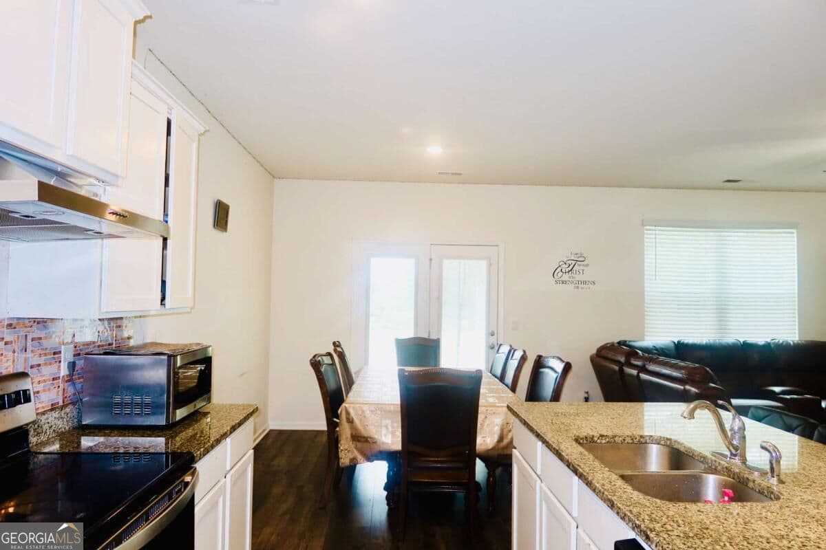 5 bedroom, 3.5 bathroom, 2,812 sq ft single family residence for sale at 1841 Vidalia Court, Dacula, GA 30019 — photo 8