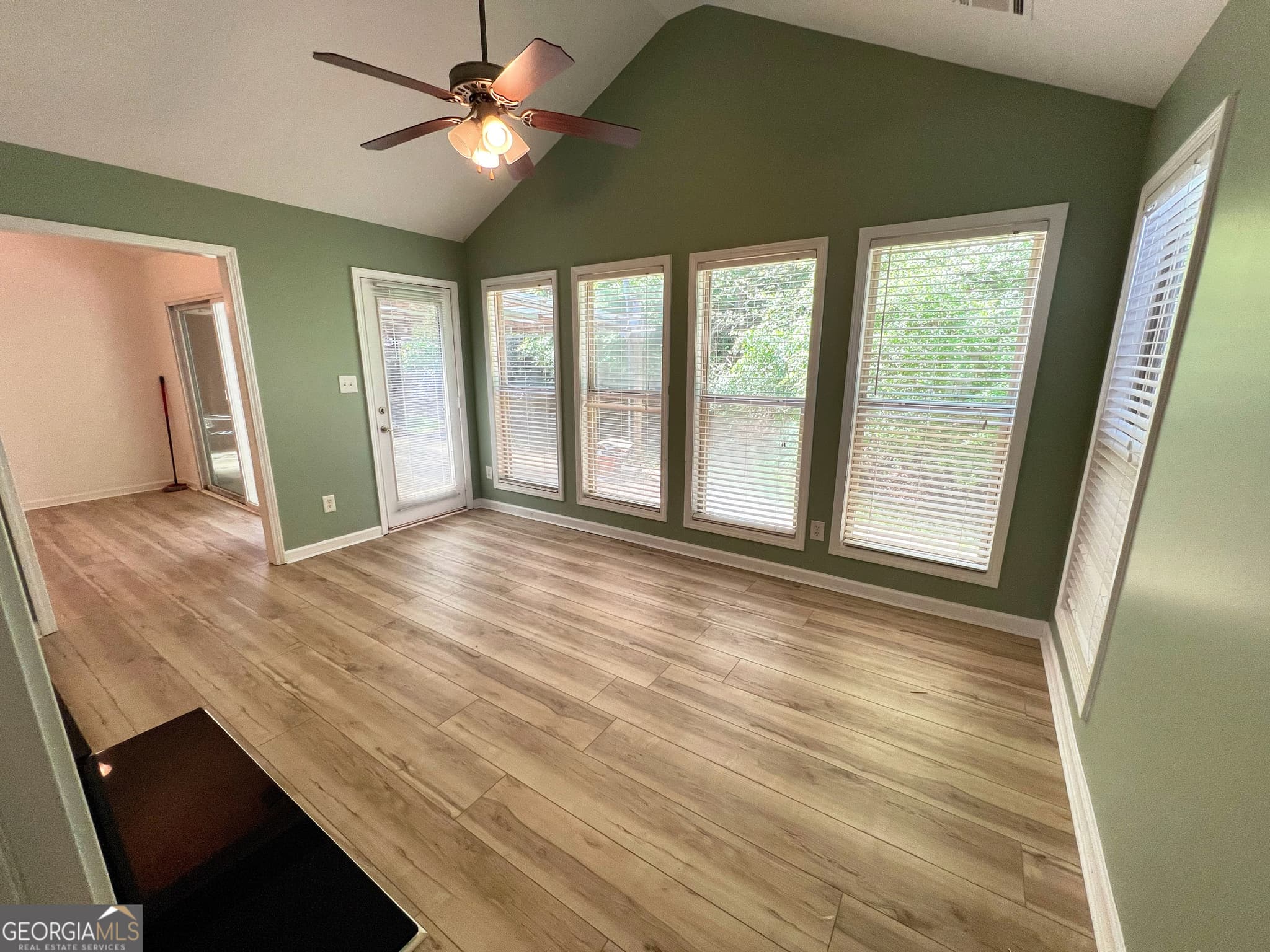 4 bedroom, 3.5 bathroom, 2,811 sq ft single family residence for sale at 708 York View Drive, Auburn, GA 30011 — photo 10