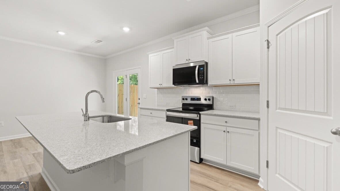 3 bedroom, 2.5 bathroom, 1,877 sq ft townhouse for sale at 4196 Kestrel Court, Gainesville, GA 30506 — photo 6