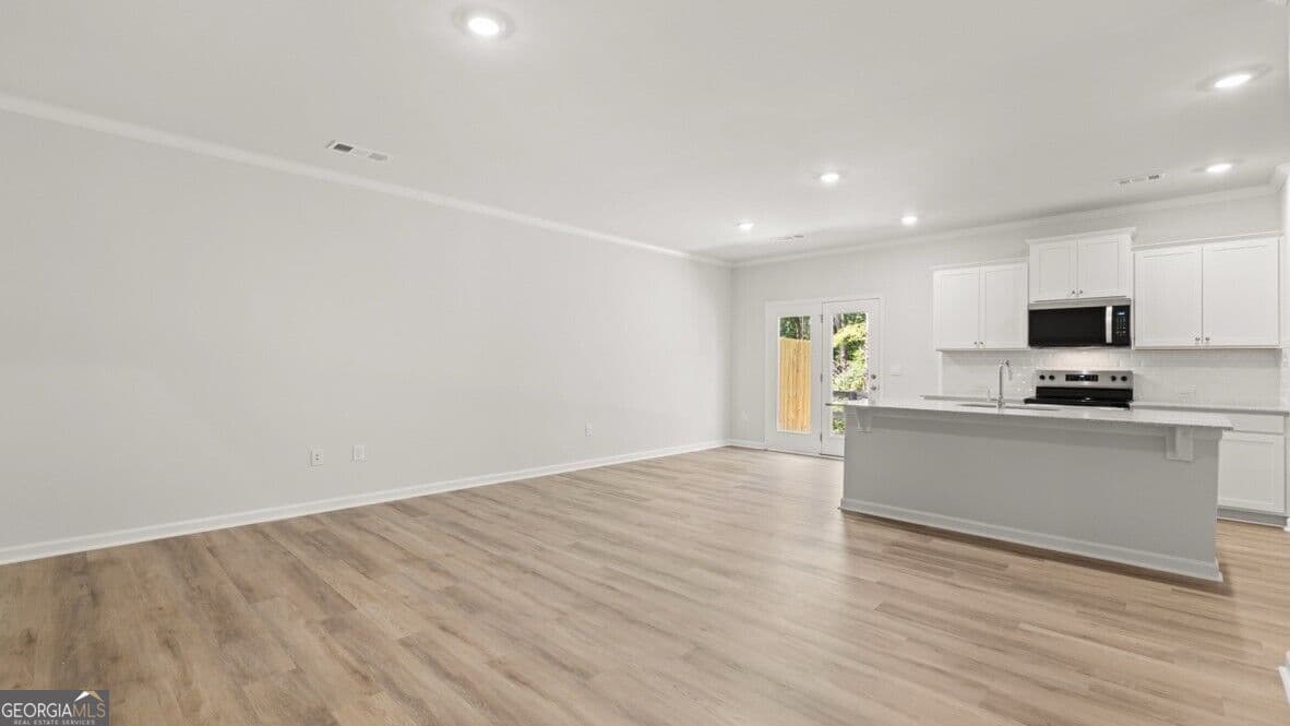 3 bedroom, 2.5 bathroom, 1,877 sq ft townhouse for sale at 4196 Kestrel Court, Gainesville, GA 30506 — photo 3