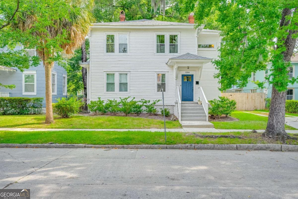3 bedroom, 3 bathroom, 1,919 sq ft single family residence for sale at 1204 E 33Rd Street, Savannah, GA 31404 — photo 2