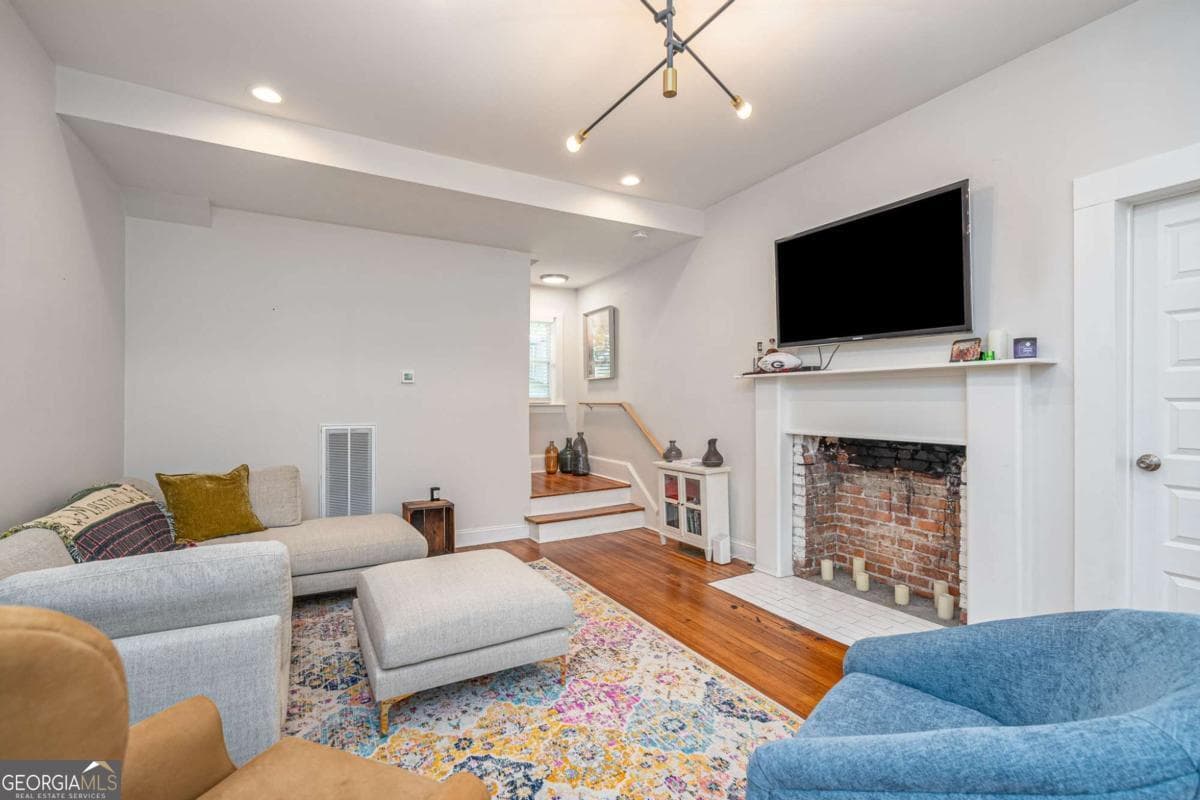 3 bedroom, 3 bathroom, 1,919 sq ft single family residence for sale at 1204 E 33Rd Street, Savannah, GA 31404 — photo 7