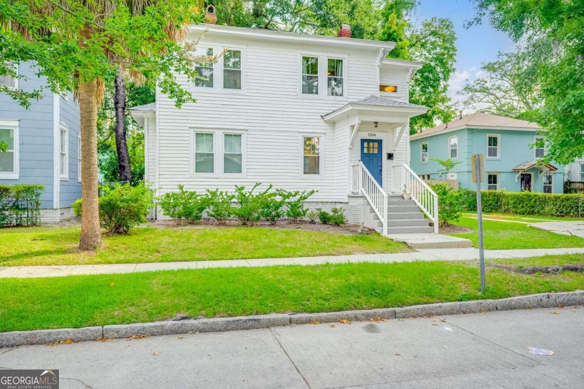 3 bedroom, 3 bathroom, 1,919 sq ft single family residence for sale at 1204 E 33Rd Street, Savannah, GA 31404 — photo 3