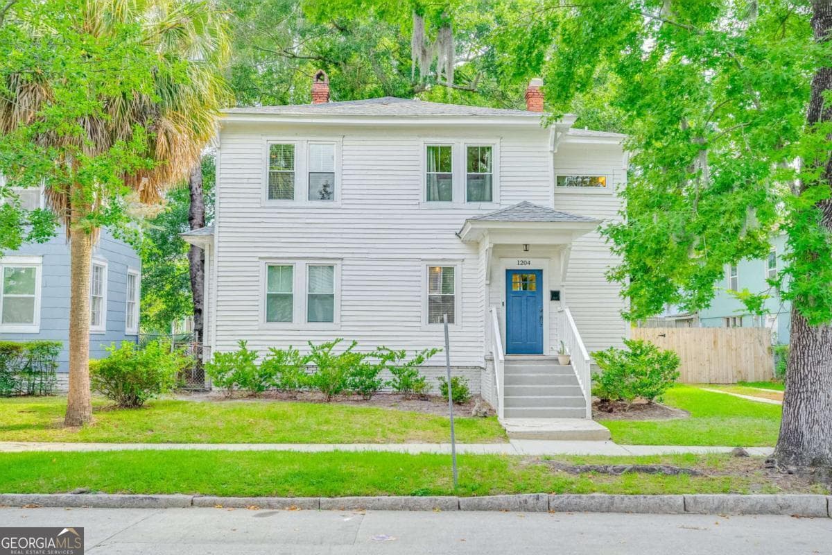 3 bedroom, 3 bathroom, 1,919 sq ft single family residence for sale at 1204 E 33Rd Street, Savannah, GA 31404 — photo 1 of 30
