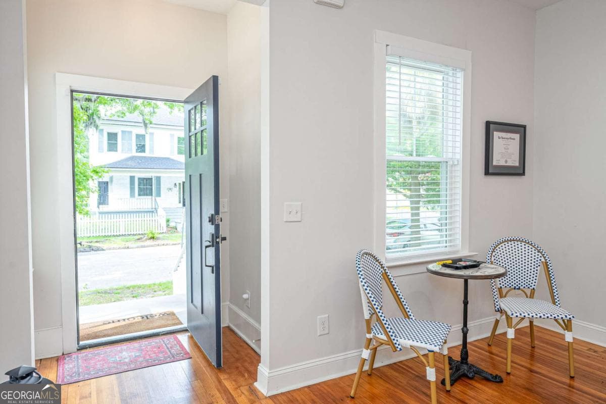 3 bedroom, 3 bathroom, 1,919 sq ft single family residence for sale at 1204 E 33Rd Street, Savannah, GA 31404 — photo 5