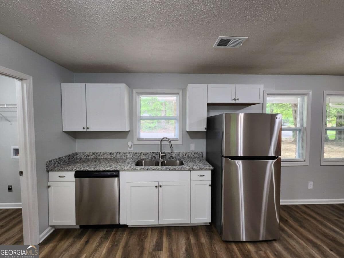 3 bedroom, 2 bathroom single family residence for rent at 723 W Creek Circle, Monroe, GA 30655 for $1,445 a month — photo 3