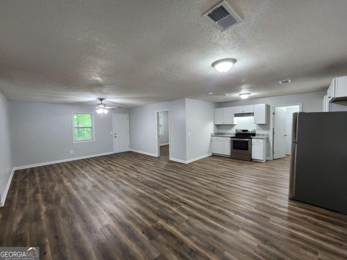 3 bedroom, 2 bathroom single family residence for rent at 723 W Creek Circle, Monroe, GA 30655 for $1,445 a month — photo 5