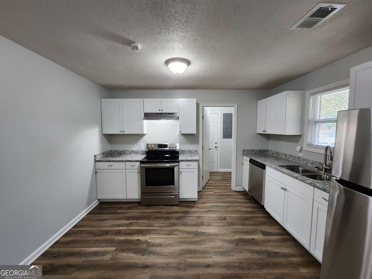 3 bedroom, 2 bathroom single family residence for rent at 723 W Creek Circle, Monroe, GA 30655 for $1,445 a month — photo 4