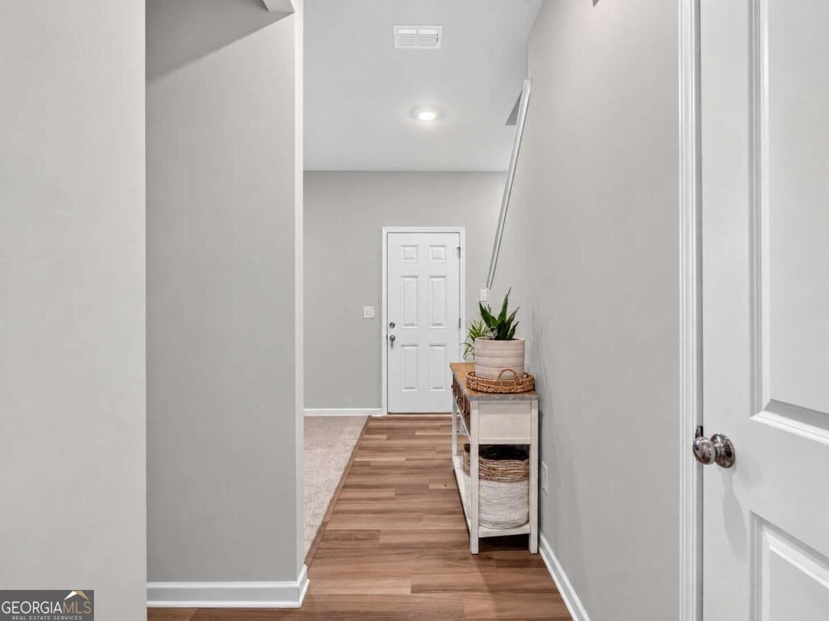 3 bedroom, 2.5 bathroom, 2,082 sq ft single family residence for sale at 2949 Salinger Way, Gainesville, GA 30507 — photo 7