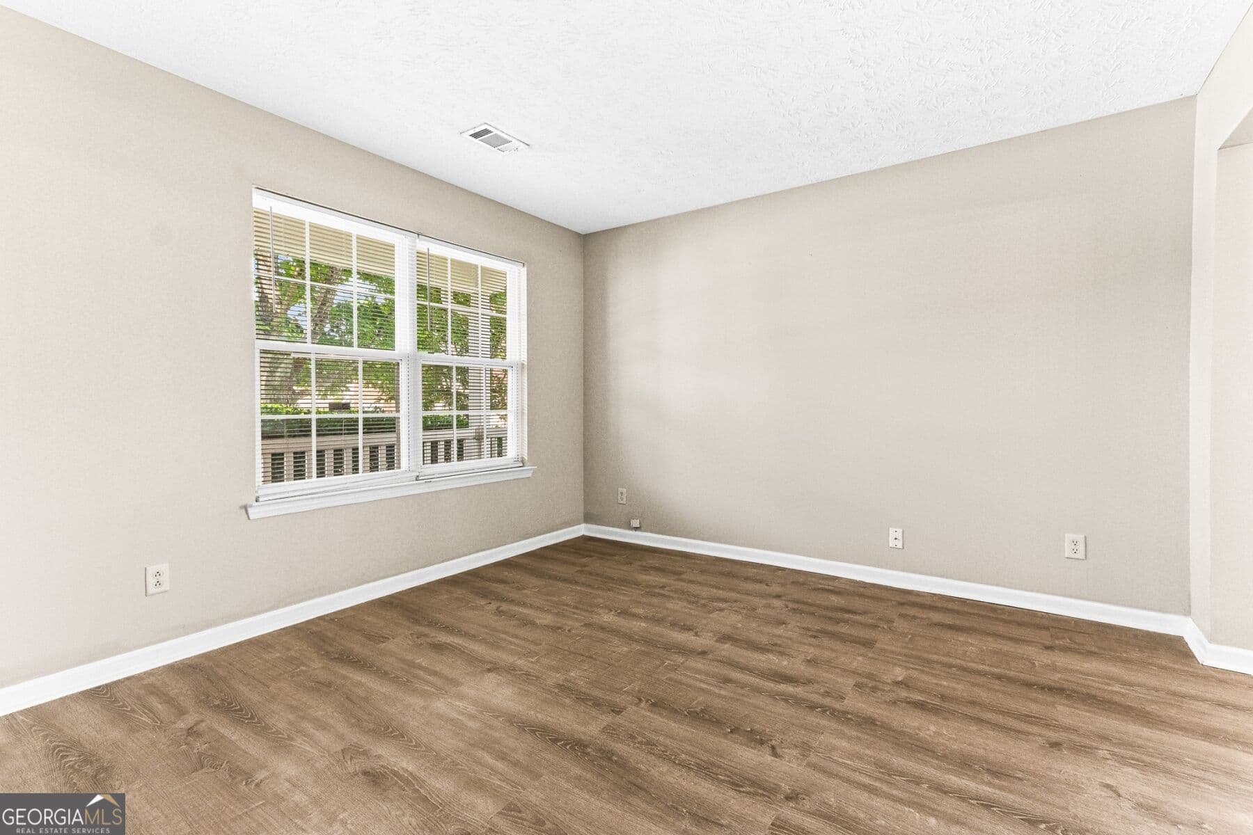 4 bedroom, 2.5 bathroom, 2,288 sq ft single family residence for sale at 2835 Storybook Court, Grayson, GA 30017 — photo 6