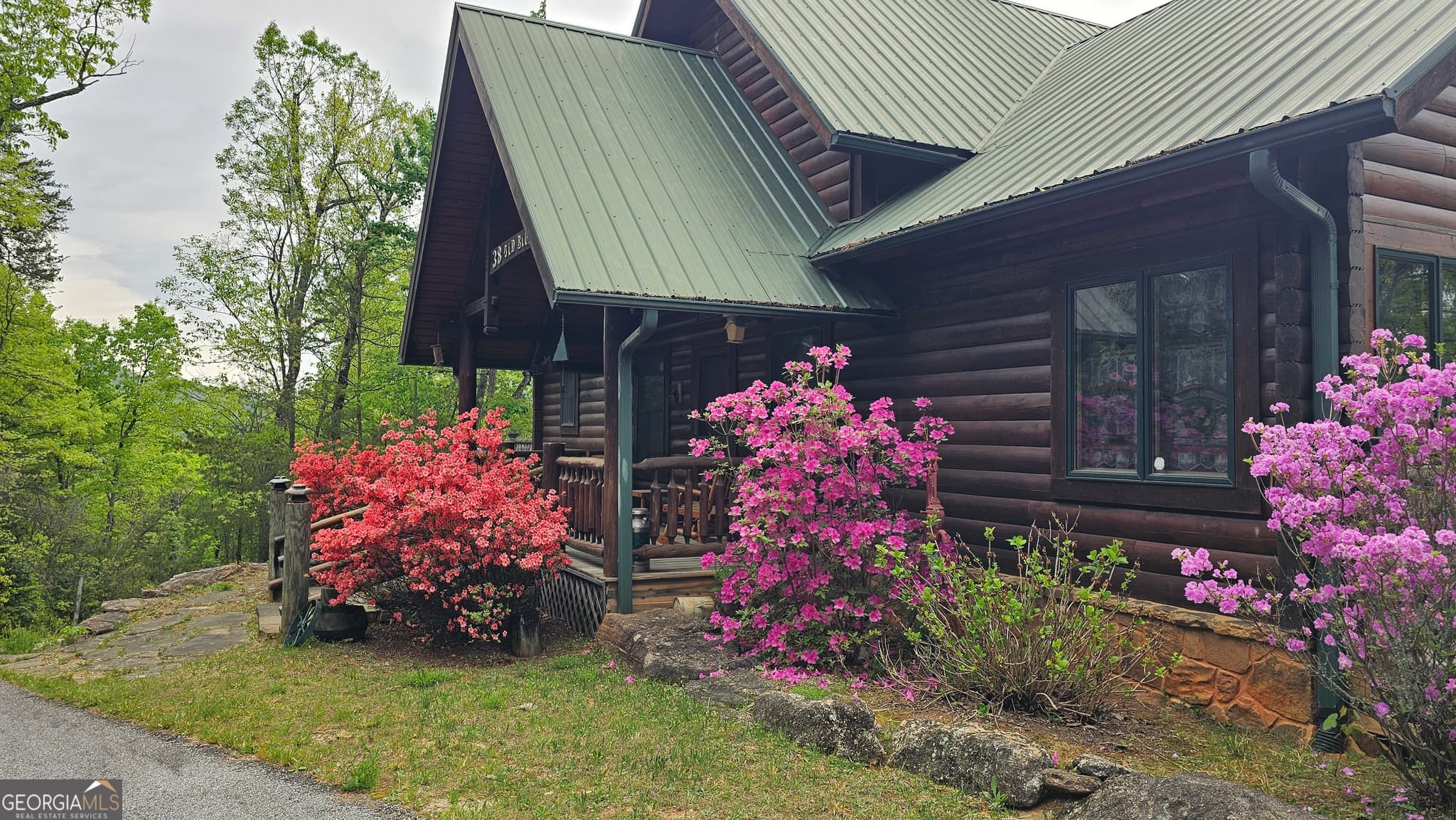3 bedroom, 2.5 bathroom, 3,040 sq ft single family residence for sale at 38 Old Blue Trail, Tiger, GA 30576 — photo 2