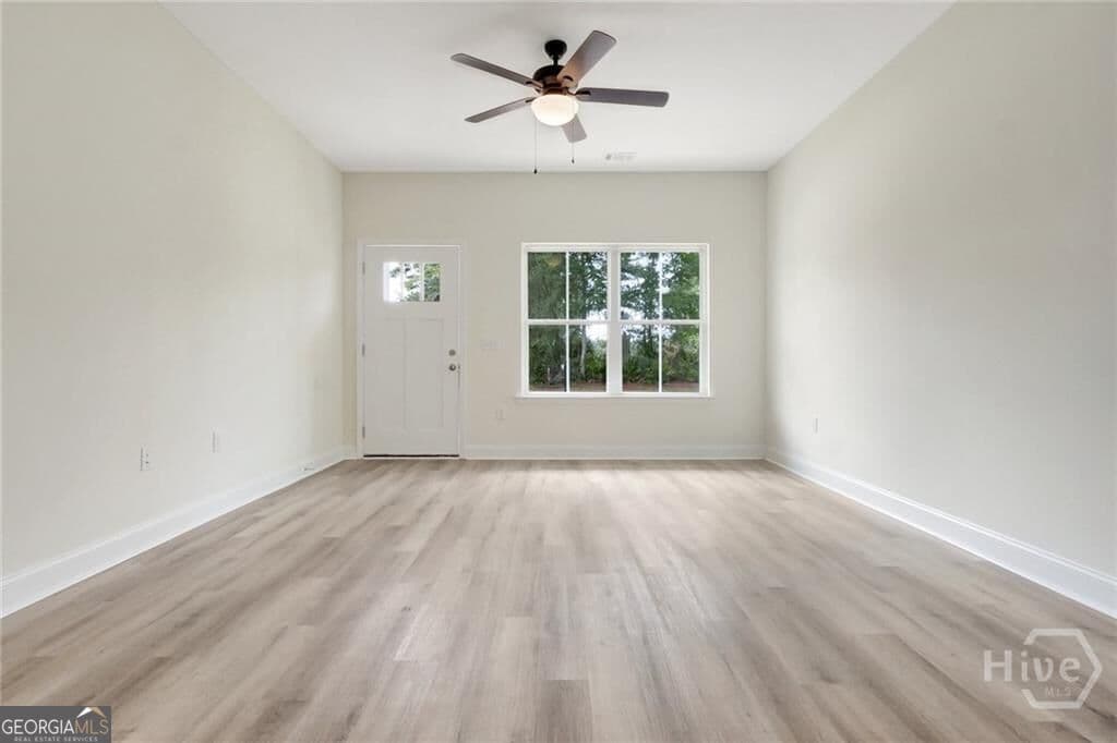 6 bedroom, 4 bathroom, 2,392 sq ft mixed use for sale at 728 Talmadge Road LOT 1, Allenhurst, GA 31301 — photo 6