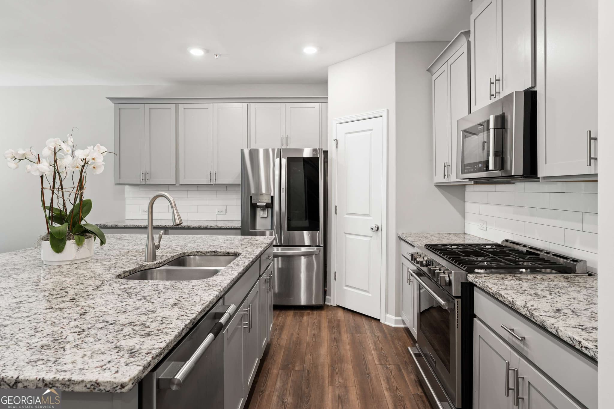 3 bedroom, 2.5 bathroom, 2,027 sq ft townhouse for sale at 305 Duval Drive, Alpharetta, GA 30009 — photo 6