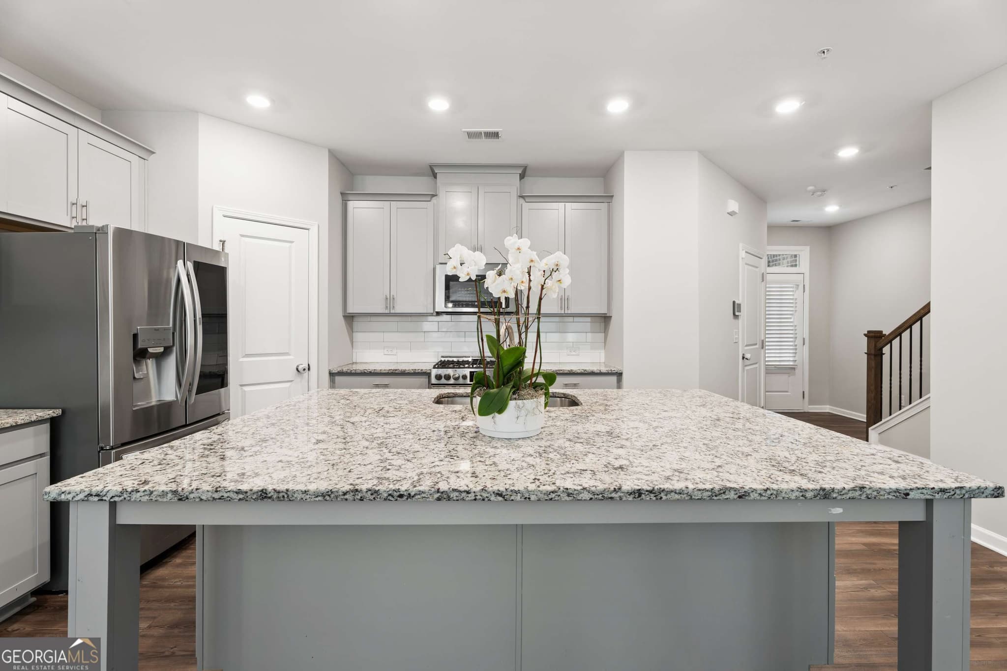3 bedroom, 2.5 bathroom, 2,027 sq ft townhouse for sale at 305 Duval Drive, Alpharetta, GA 30009 — photo 7
