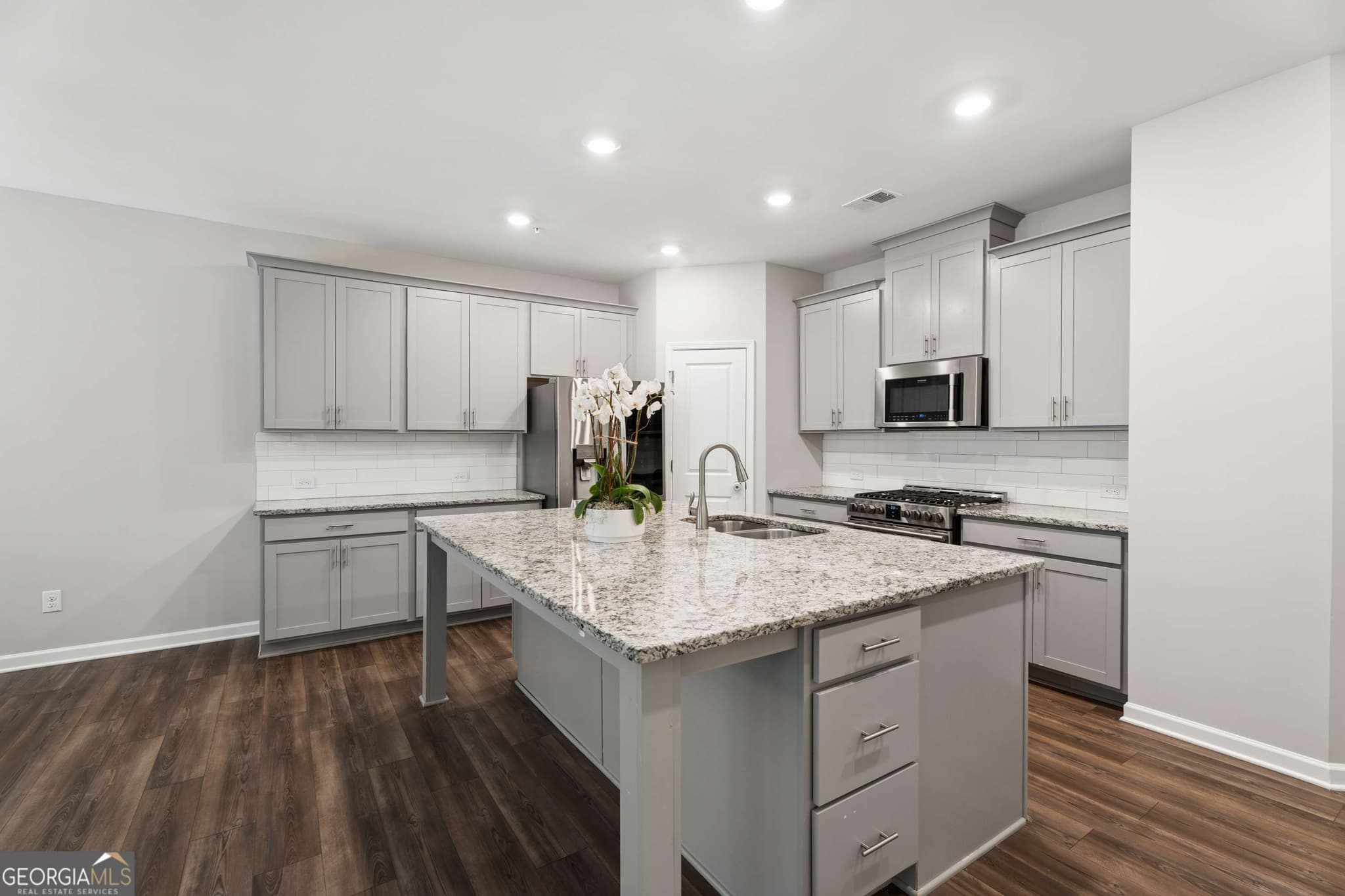 3 bedroom, 2.5 bathroom, 2,027 sq ft townhouse for sale at 305 Duval Drive, Alpharetta, GA 30009 — photo 10
